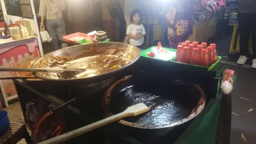 DODOL BETAWI bazar umkm Kantor Camat Ciracas beralamat di Jalan Pengantin Ali, Kelurahan Ciracas, Kecamatan Ciracas, Jakarta Timur